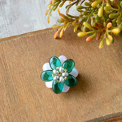 レンティルビーズで作るフラワーブローチ(ティール)