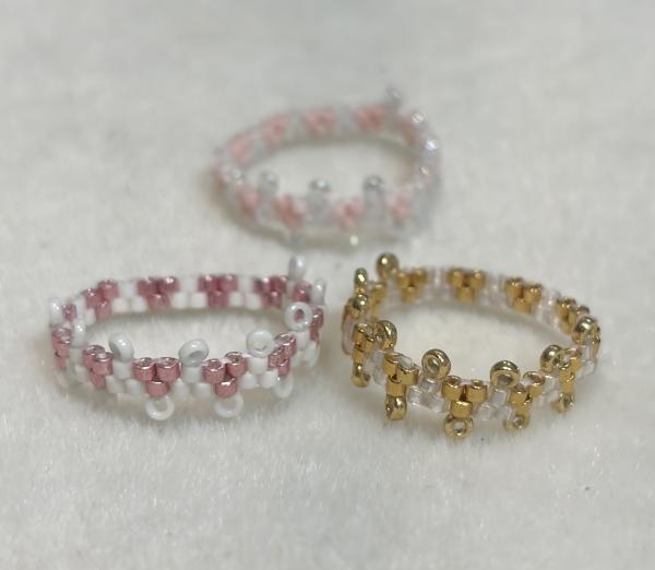 ペヨーテステッチで作る リングドットのビーズリングへのレビューです